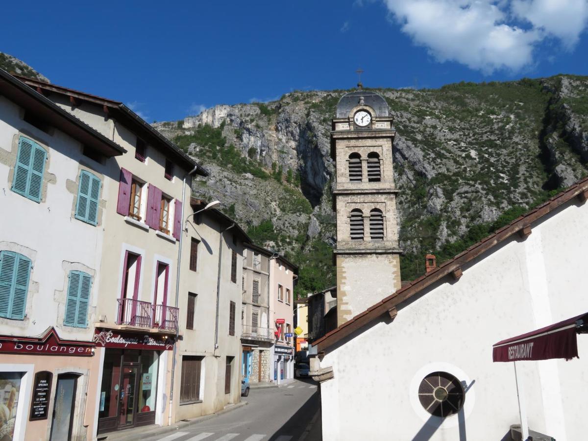 Au Bonheur Suspendu Pont-en-Royans Exterior foto