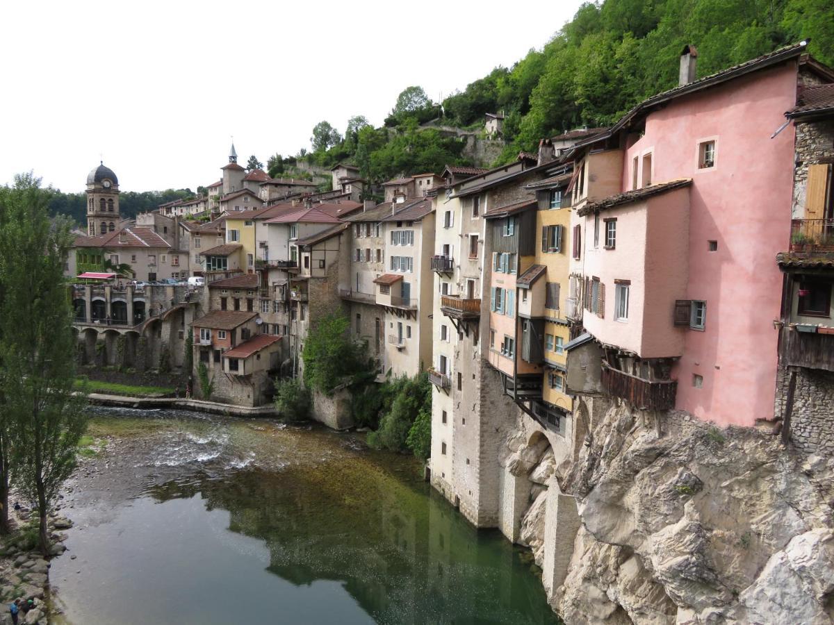 Au Bonheur Suspendu Pont-en-Royans Exterior foto