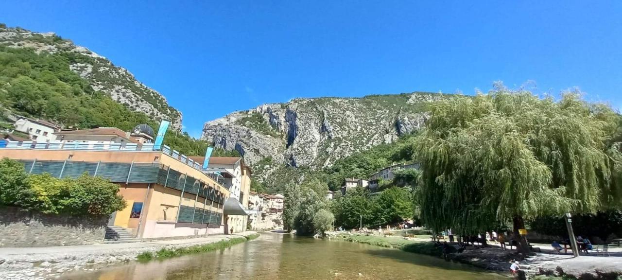 Au Bonheur Suspendu Pont-en-Royans Exterior foto